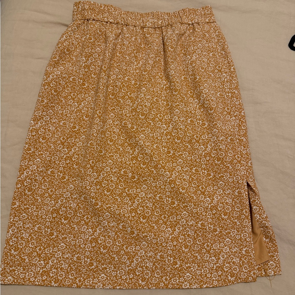 Never Worn J. Crew Tan Floral Pencil Skirt